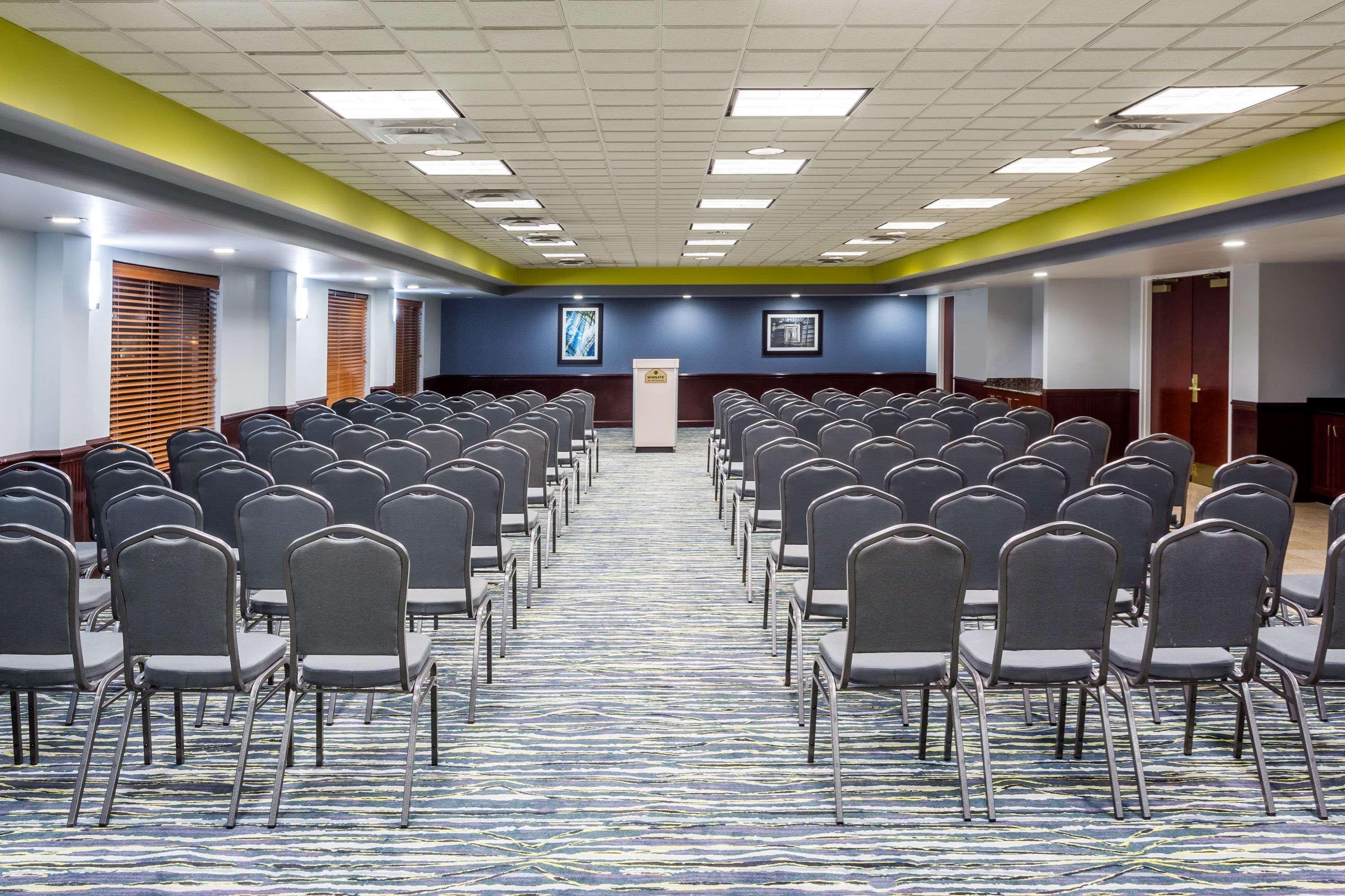 Wingate By Wyndham Chesapeake Hotel Exterior photo