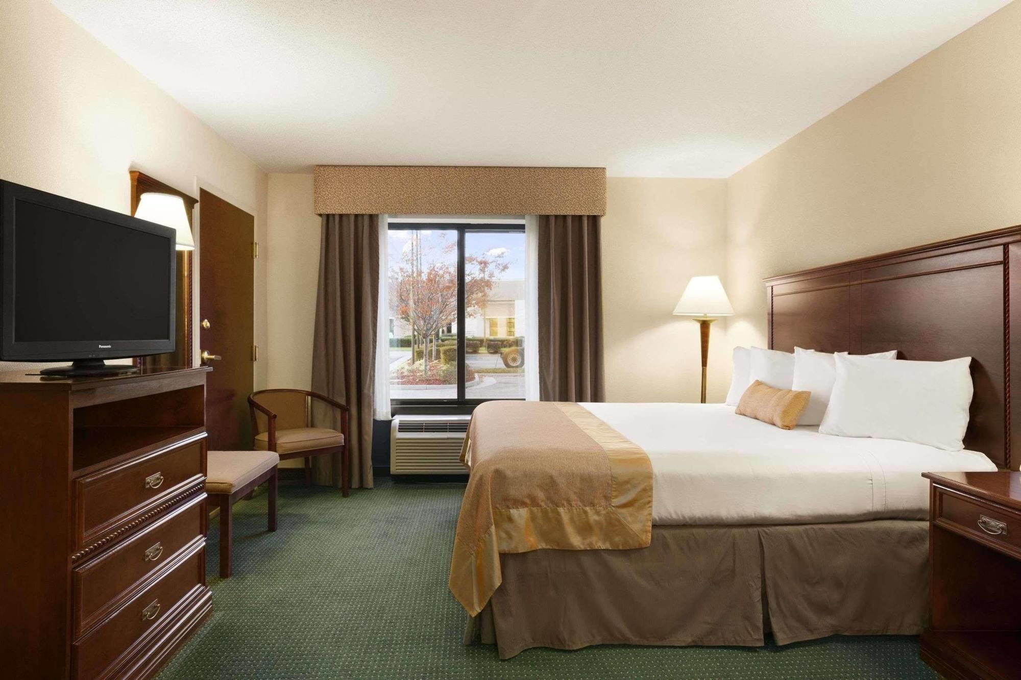 Wingate By Wyndham Chesapeake Hotel Exterior photo