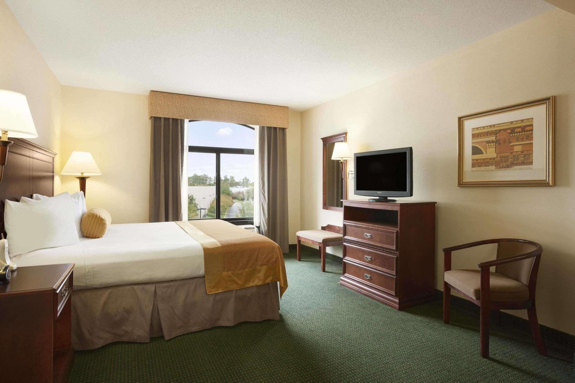 Wingate By Wyndham Chesapeake Hotel Exterior photo