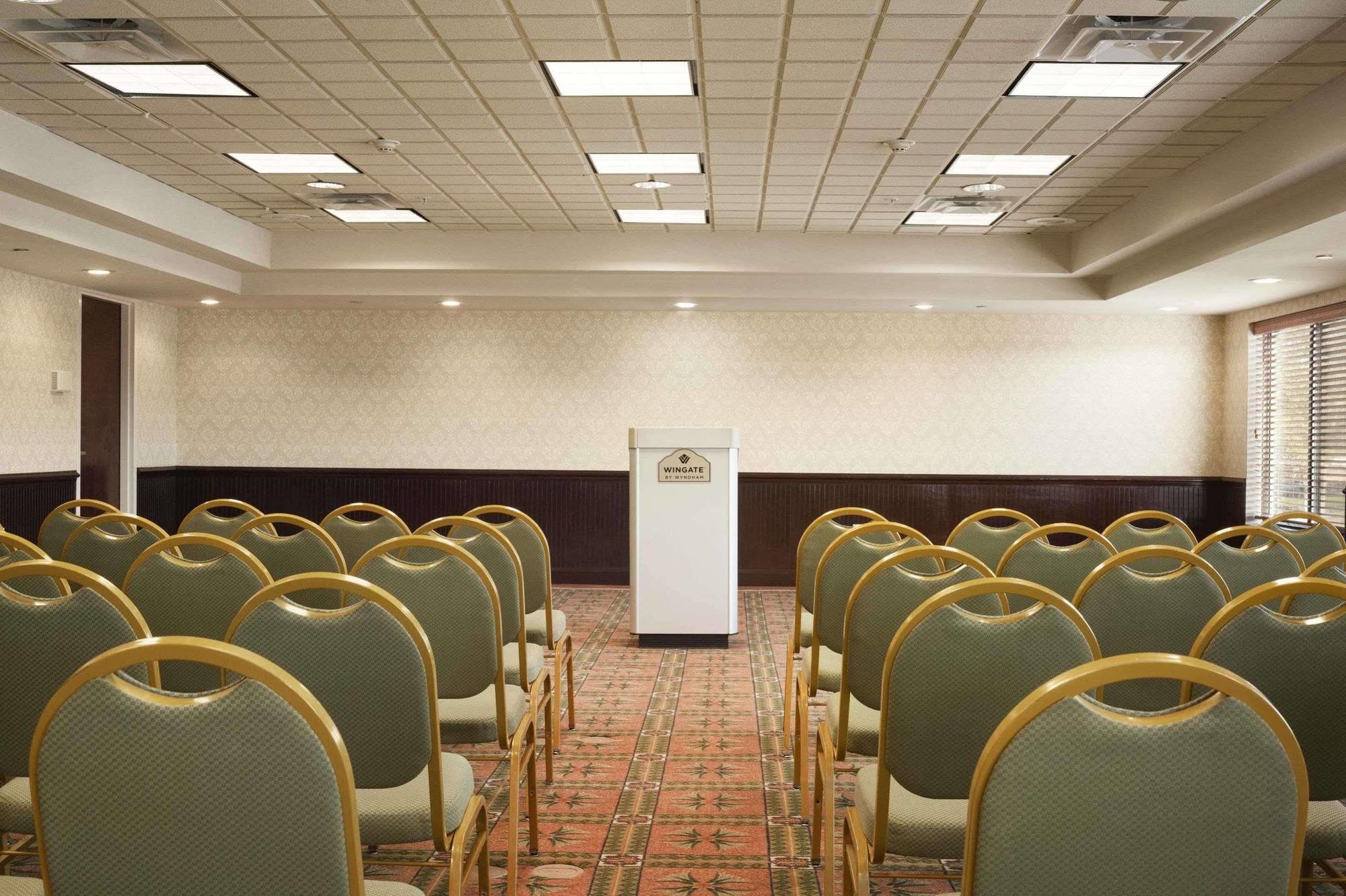 Wingate By Wyndham Chesapeake Hotel Exterior photo